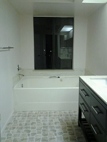 1st image of 27 Northwoods Ln