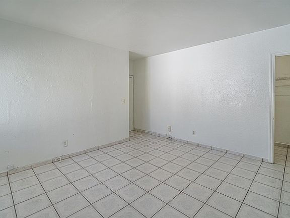3rd image of 965 Biarritz Dr Unit 8-965-08