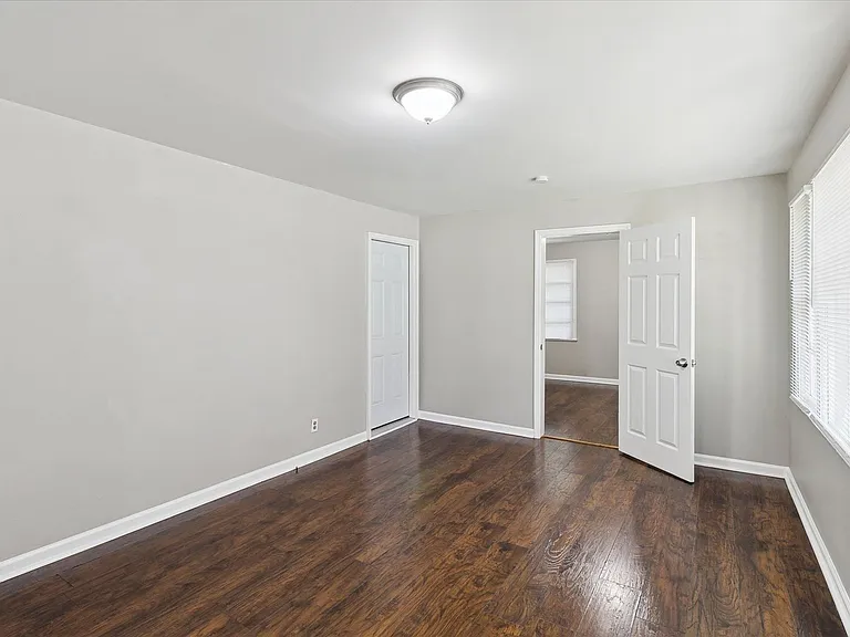 1608 — Photo 2