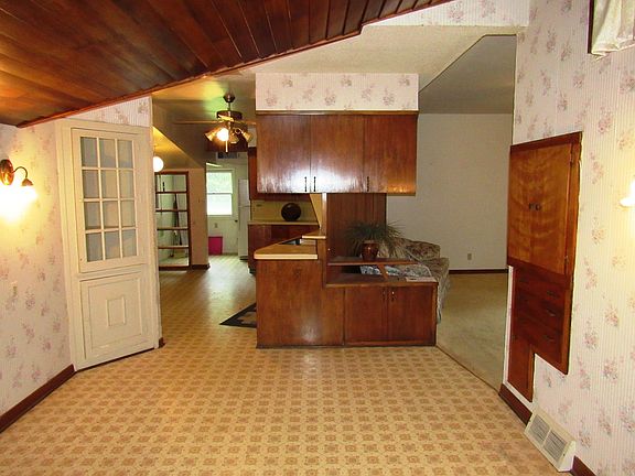 3rd image of 205 Sheridan Ave