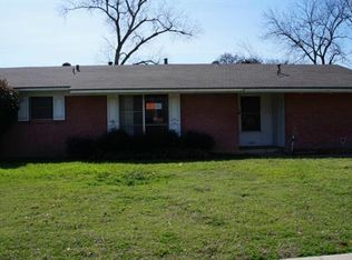 1043 Greenwood Ln, Lewisville, TX 75067