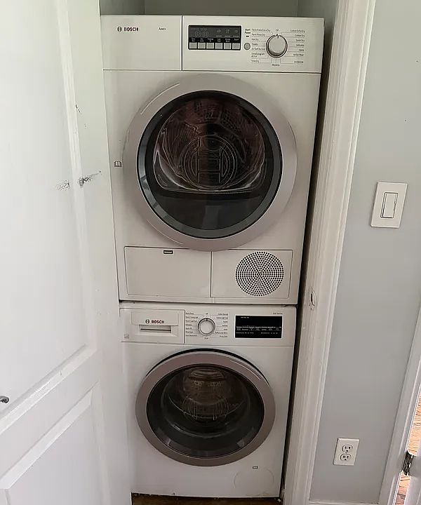 2nd image of 340 E 18th St APT 1c