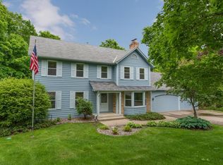 18112 Priory Ln, Minnetonka, MN 55345