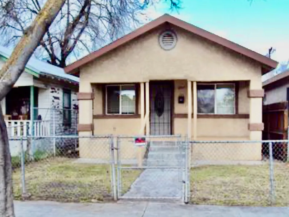 3205 E Iowa Ave
