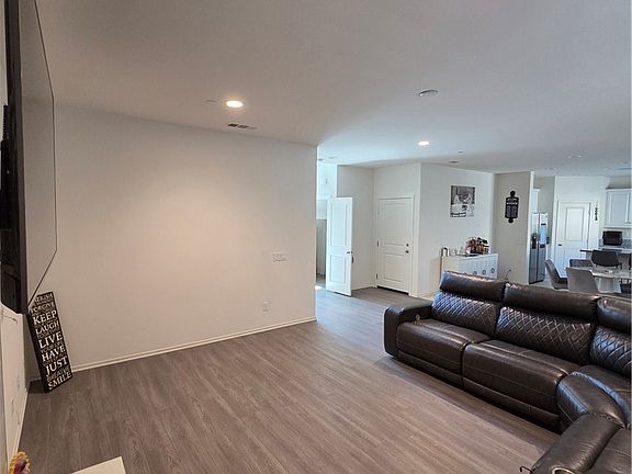 4th image of 16137 Hamilton Ct