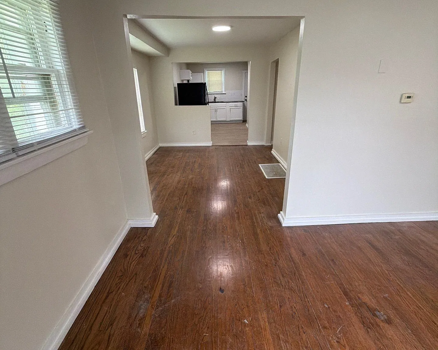 3 bed, 1.0 bath, 1000 sqft, $1,450 — Photo 3