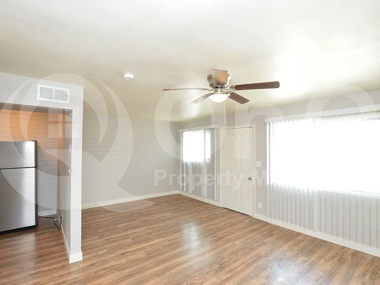 6040 N 21st Ave #5 — Photo 5