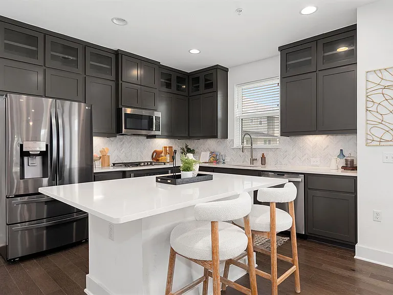 2409 Simond Ave #E — Photo 6