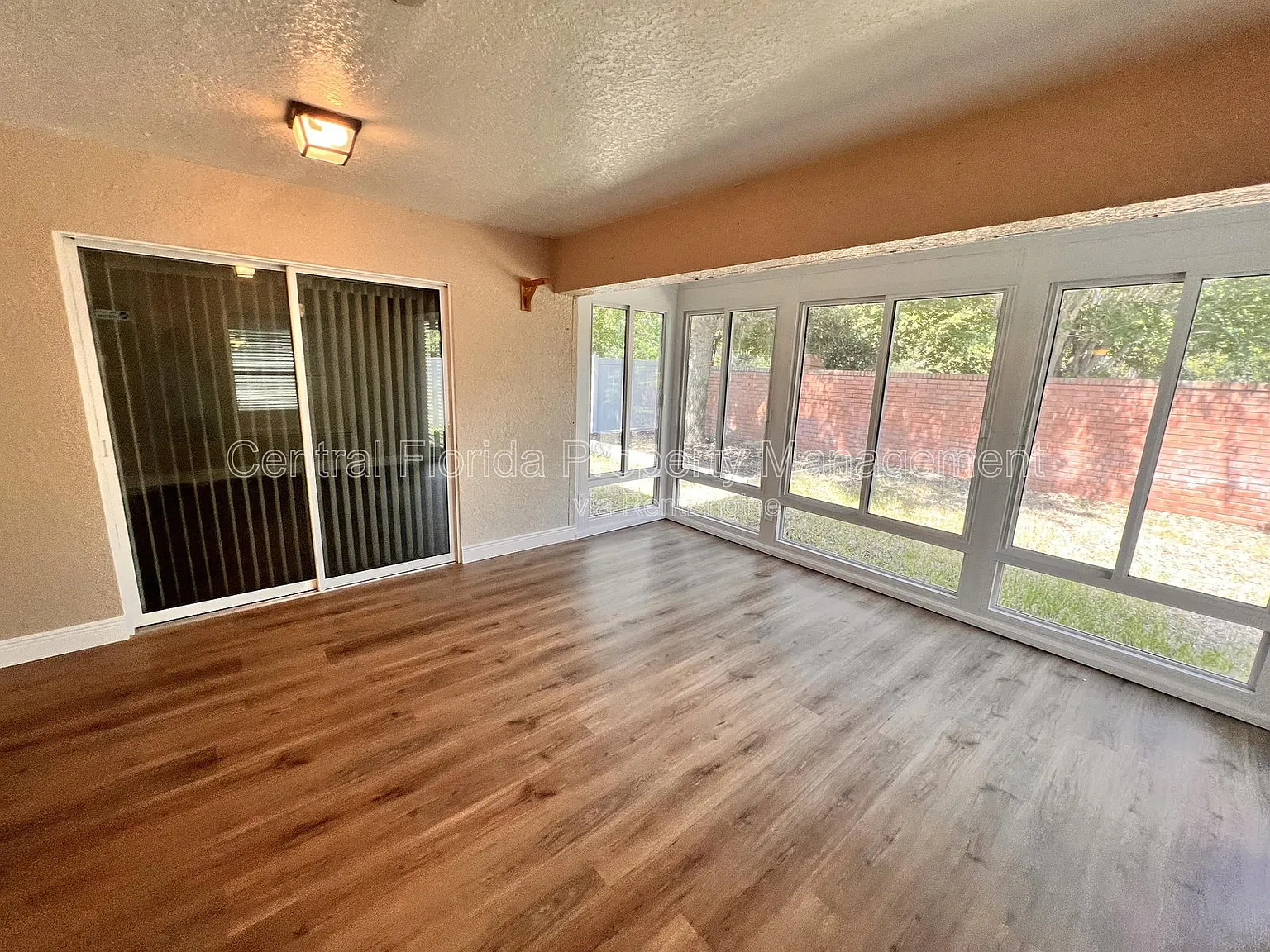 3 bed, 2.0 bath, 1711 sqft, $1,999 — Photo 3