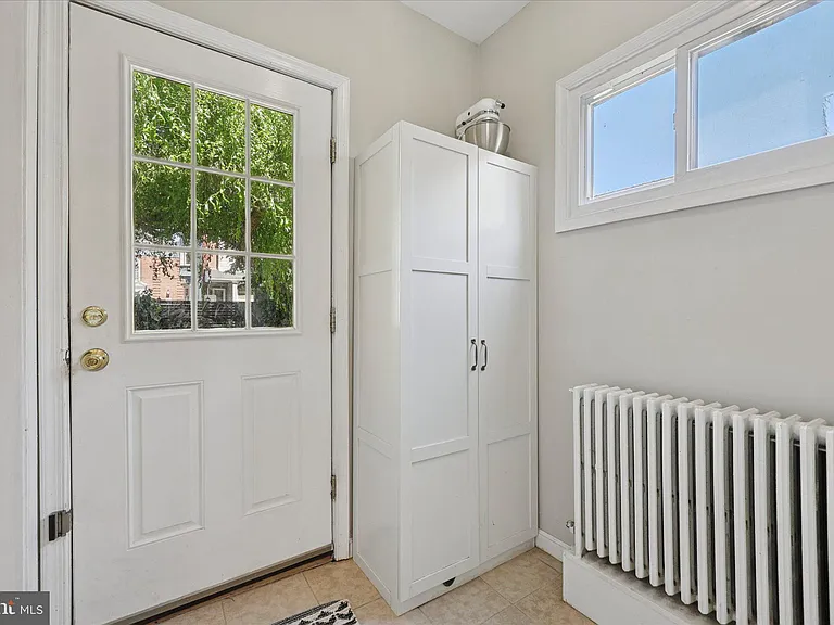 466 Conarroe St #1/2 — Photo 14