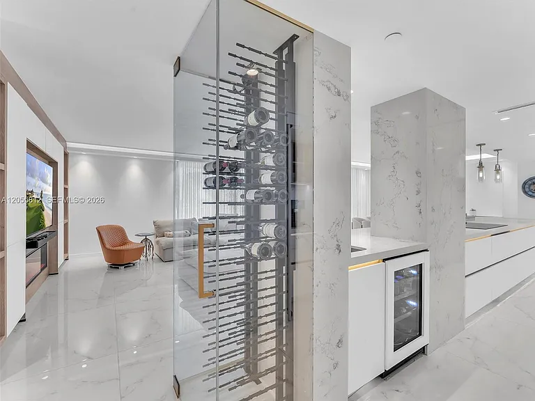 19707 Turnberry Way #6E — Photo 2