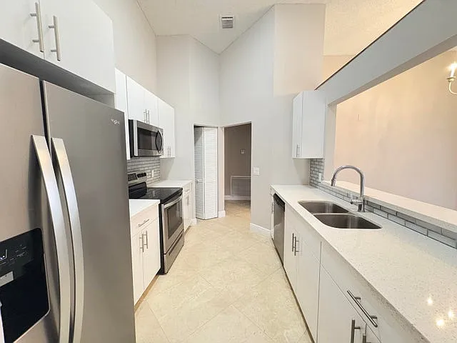 3 bed, $3,900 — Photo 3