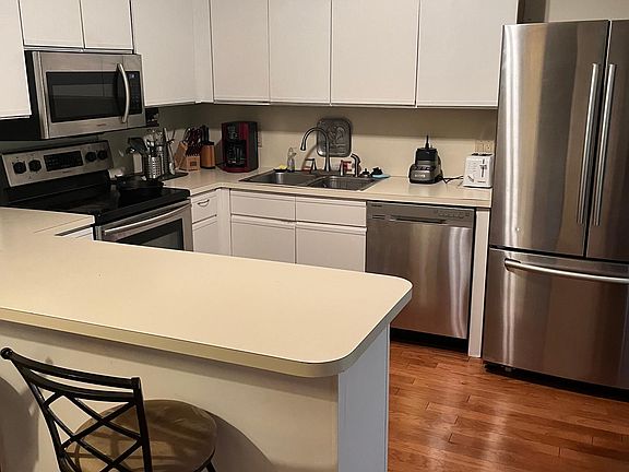 4th image of 355 S Waverly Pl #D7