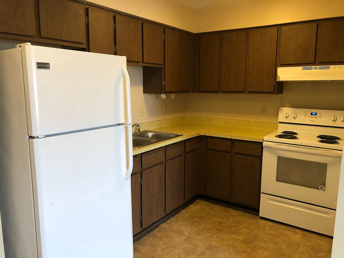 Spacious 1 bedroom plus den. — Photo 4