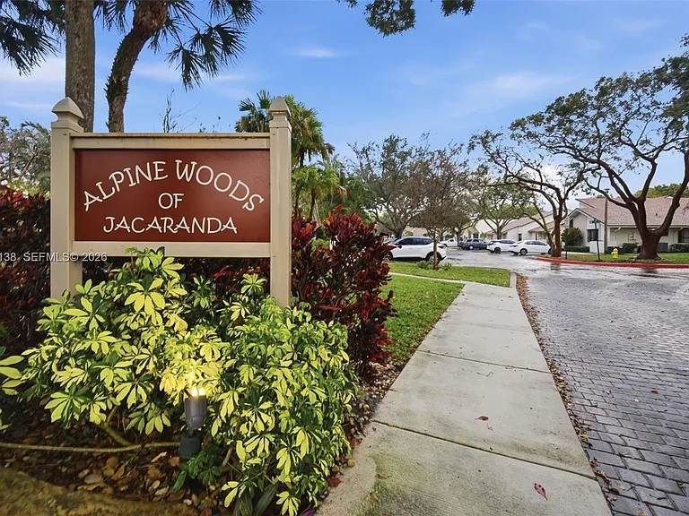 7924 NW 10th St — Photo 5