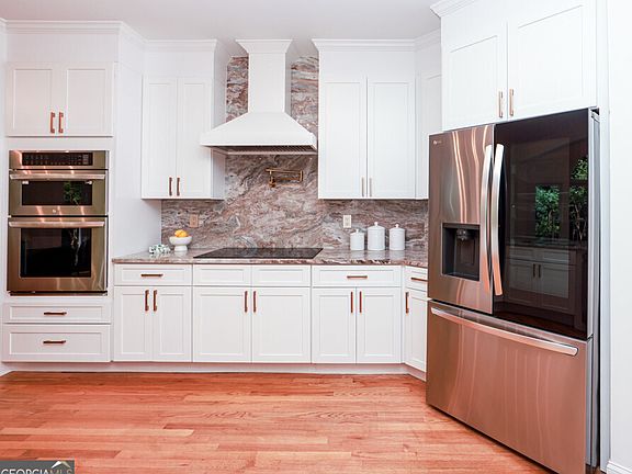 3rd image of 210 Chatfield Pl