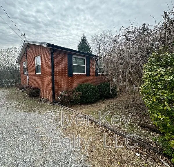 1215 Broad St — Photo 3