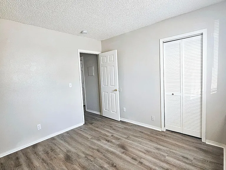 1835 Zebulon Dr #B — Photo 32
