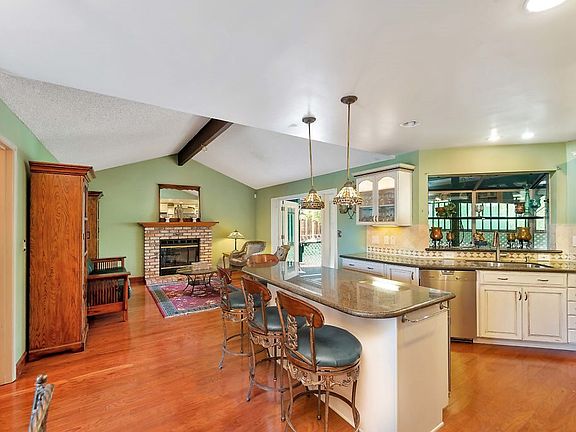 5th image of 2250 Jacqueline Dr