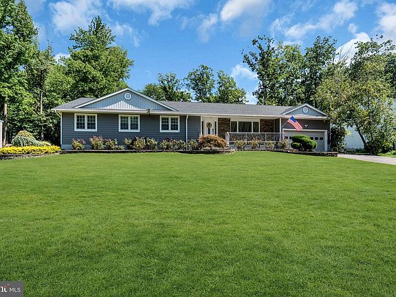 3rd image of 13 Jeffrey Ln