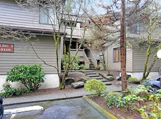 19119 Ballinger Way NE APT 102, Lake Forest Park, WA 98155