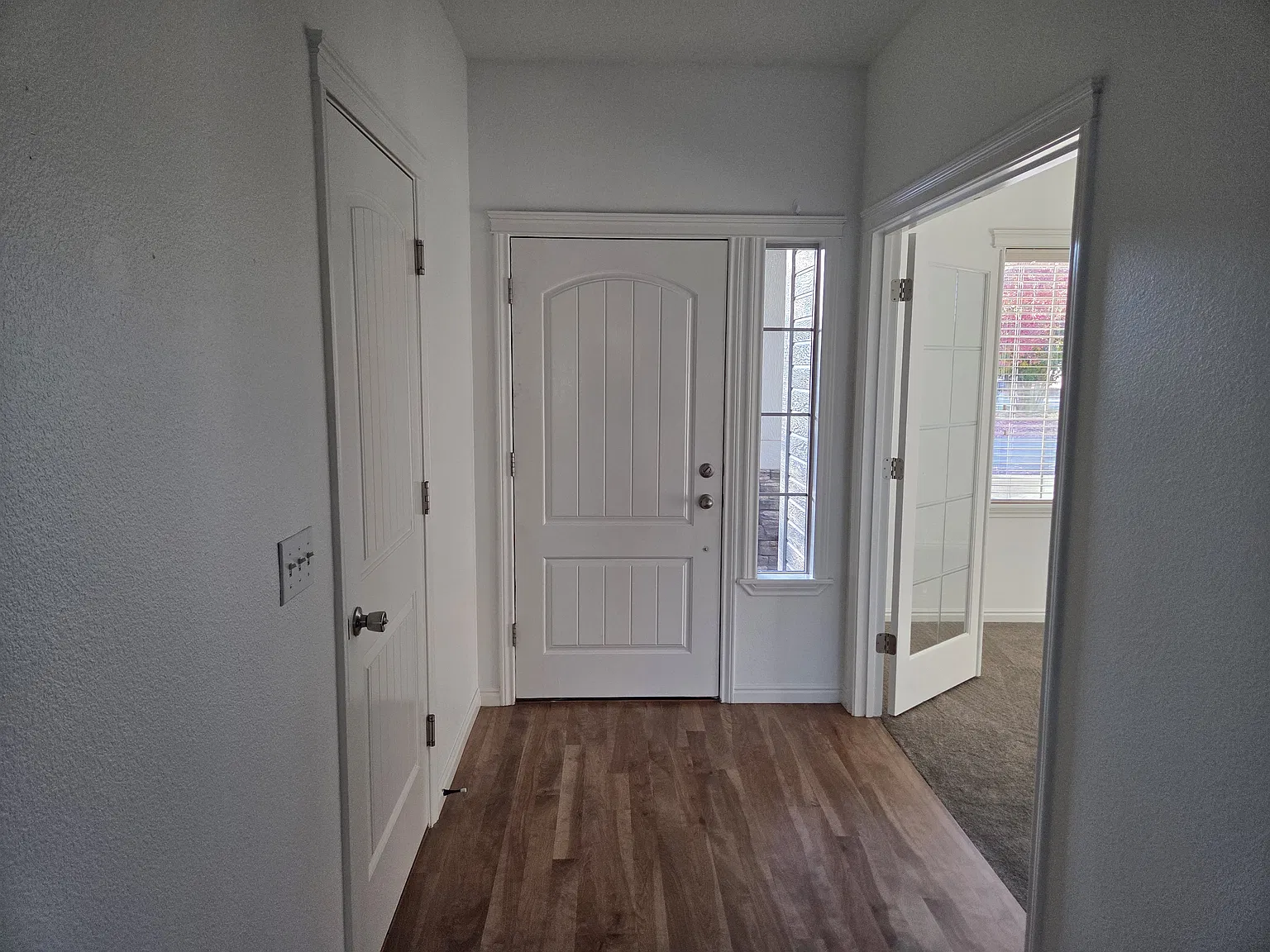5 bed, 2.5 bath, 2166 sqft, $2,900 — Photo 1