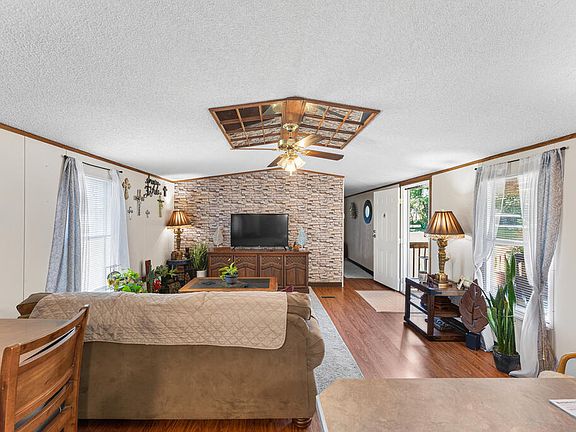 5th image of 103 Deerfield