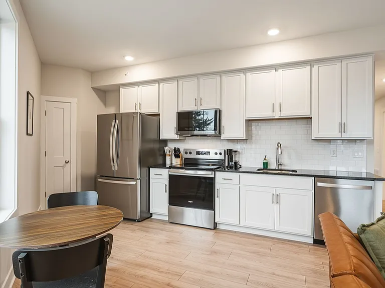 2552 Talbott Ave — Photo 11