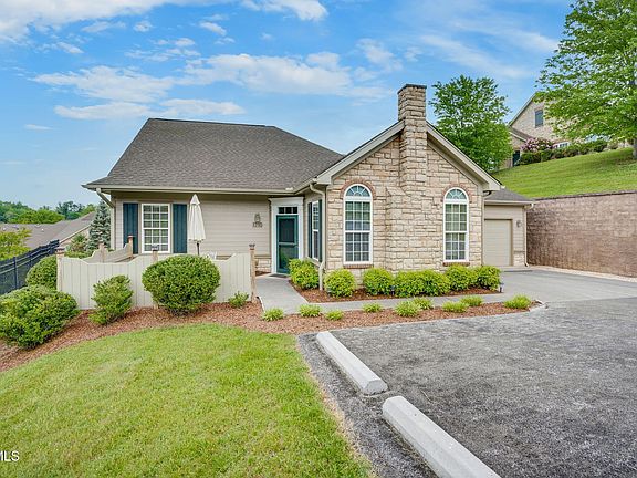 2nd image of 1710 Skyland Falls Ct #1710