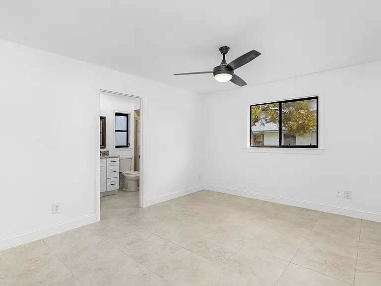 1129 SE 13th St — Photo 5