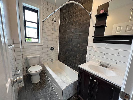 4th image of 2876 Jerome Ave APT 5F