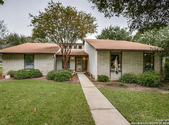 3rd image of 104 E Bluebonnet Dr