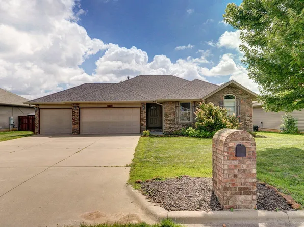 1102 S Hazelnut Avenue, Springfield, MO 65802