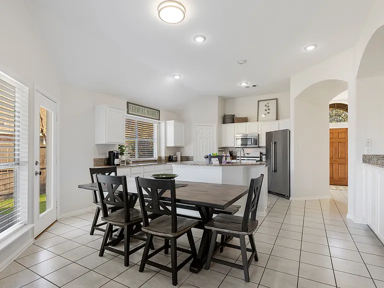 1438 Royal Oaks Dr — Photo 9