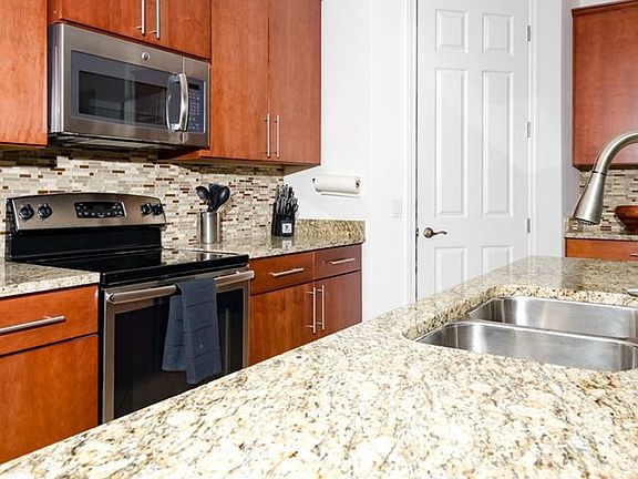4th image of 501 Via Vitale Ct