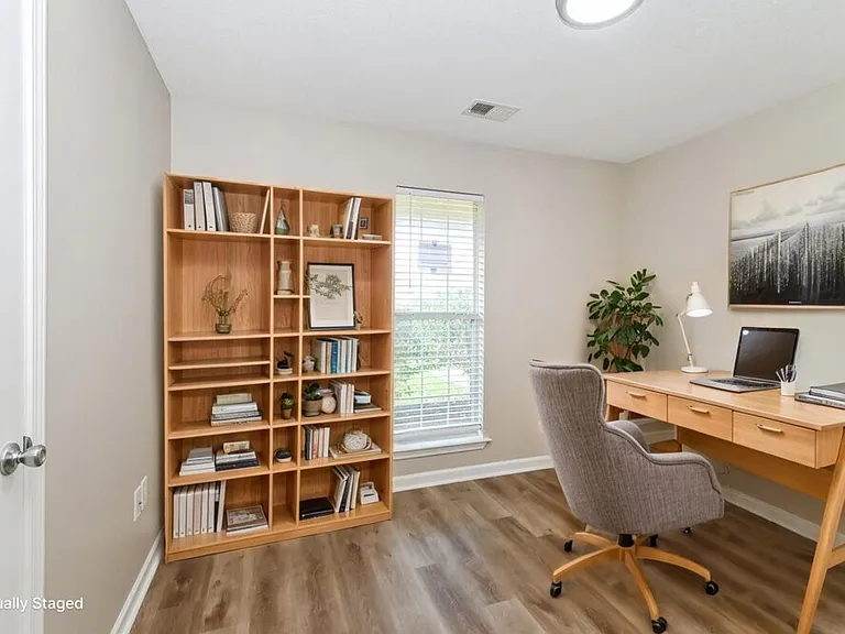 1540 Madison Cv W — Photo 13