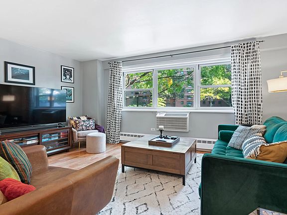 2nd image of 191 Willoughby St APT 2D