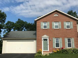 10 Rolling Hill Dr, Lititz, PA 17543
