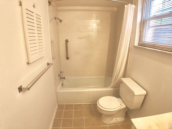 3rd image of 145 Lemoyne Ave APT 10