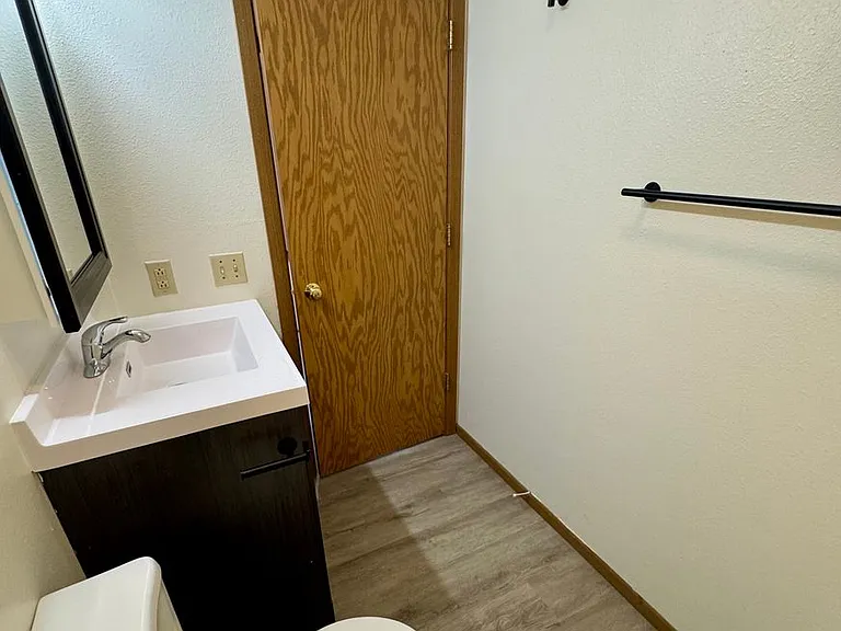 156 W Side Dr — Photo 11