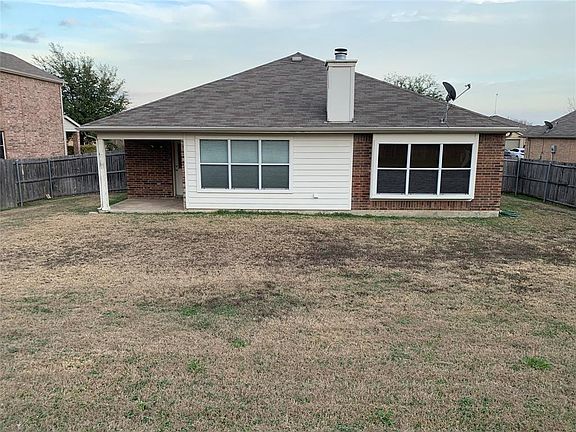 3rd image of 1513 Lakeside Dr