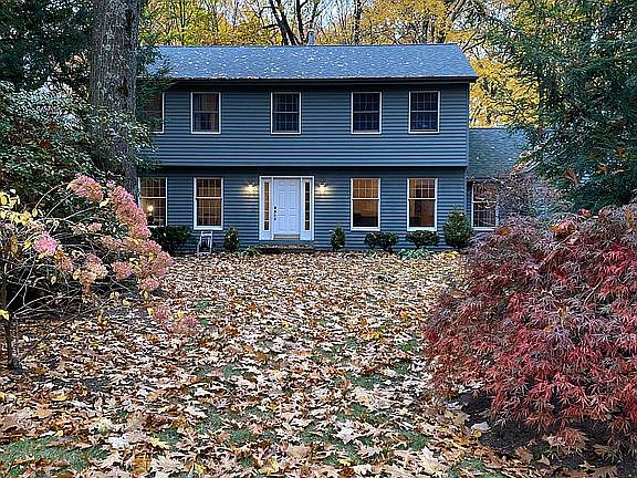 3rd image of 6 Berkshire Dr