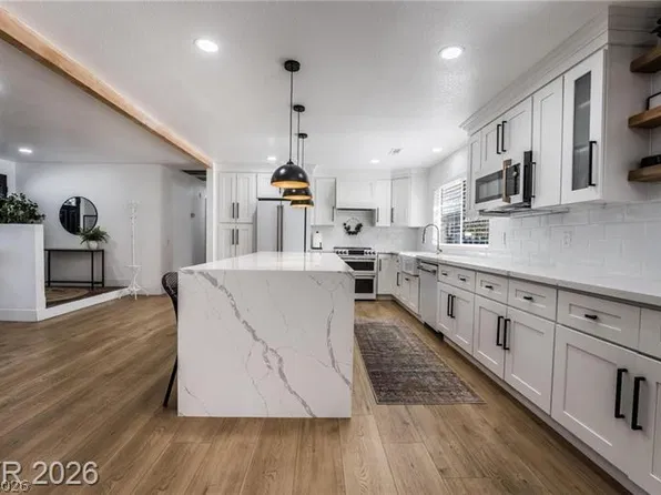 3021 Woods Dr, Las Vegas, NV 89108
