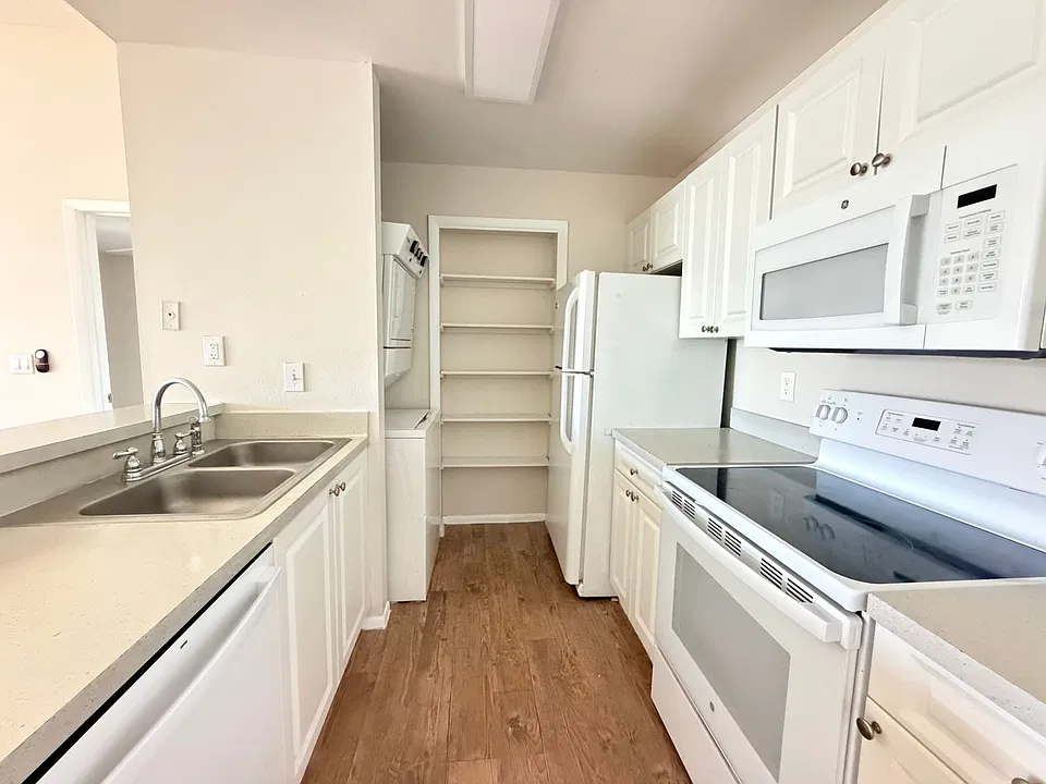 Glenbrooke Apartments