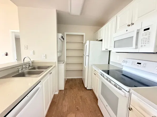 Glenbrooke Apartments