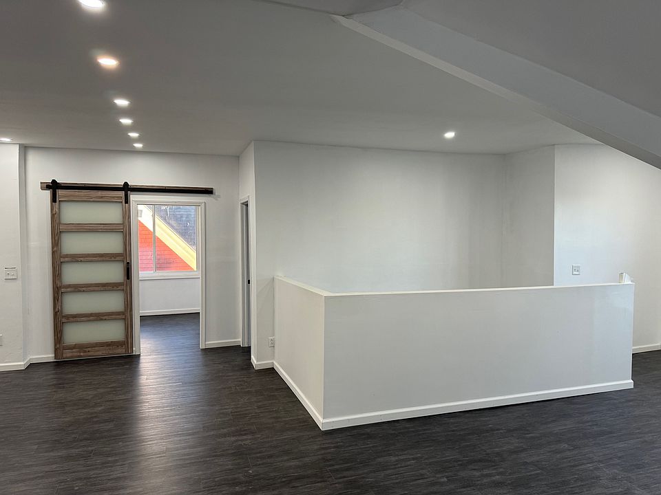 1st image of 389 Richmond Ave #3