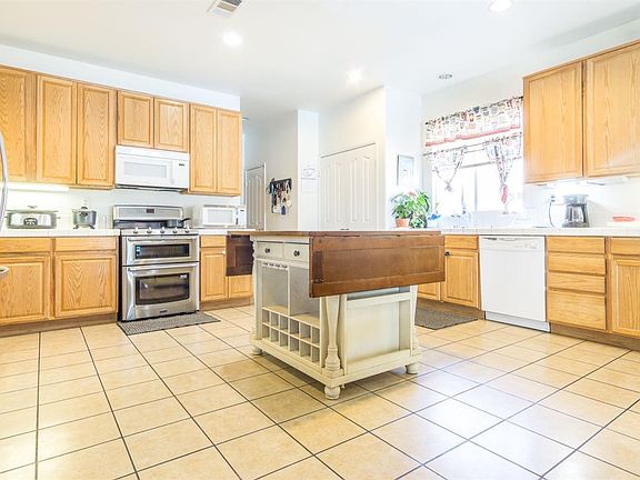 5th image of 9513 Silver Ave