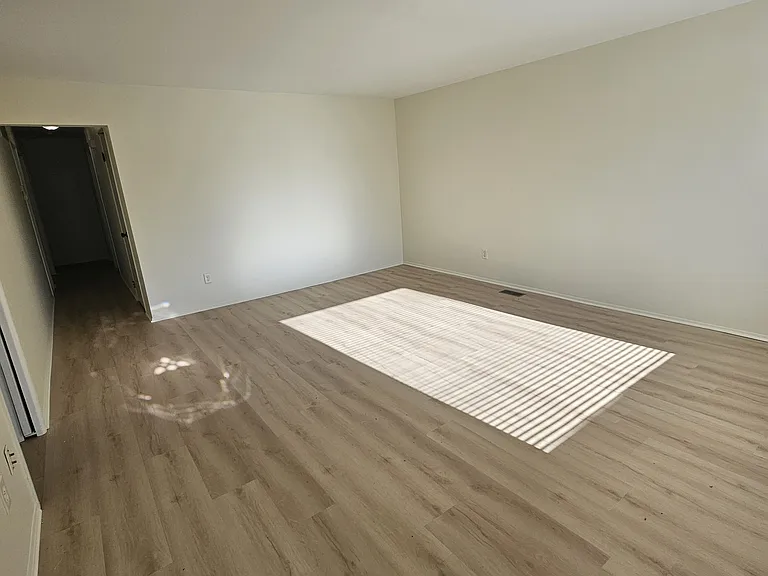 2161 Bacon Ave — Photo 2