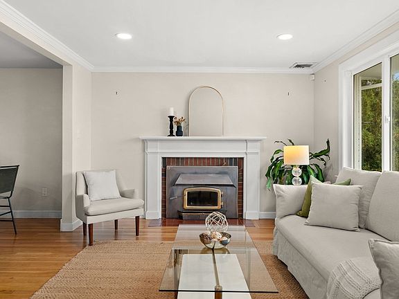 3rd image of 318 Mystic St