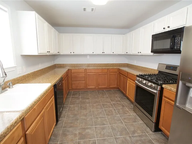 1314 Garden Path Dr — Photo 4